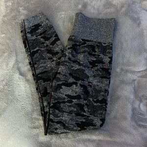 Amazon leggings. Lightly worn. Size Medium. Scrunch butt.